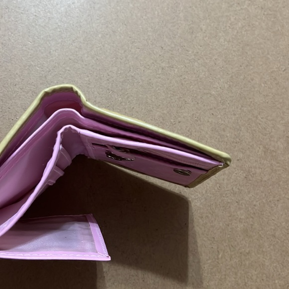 Hello Kitty Bifold Wallet - Picture 6 of 7